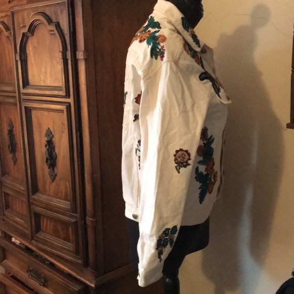 Zara Women “Cooler then you” Embroidered Beaded White Jean Jacket RARE - Picture 5 of 11